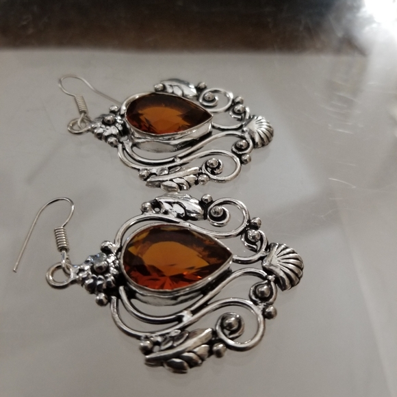 WONDERFUL EARRINGS NWOT - Picture 4 of 6